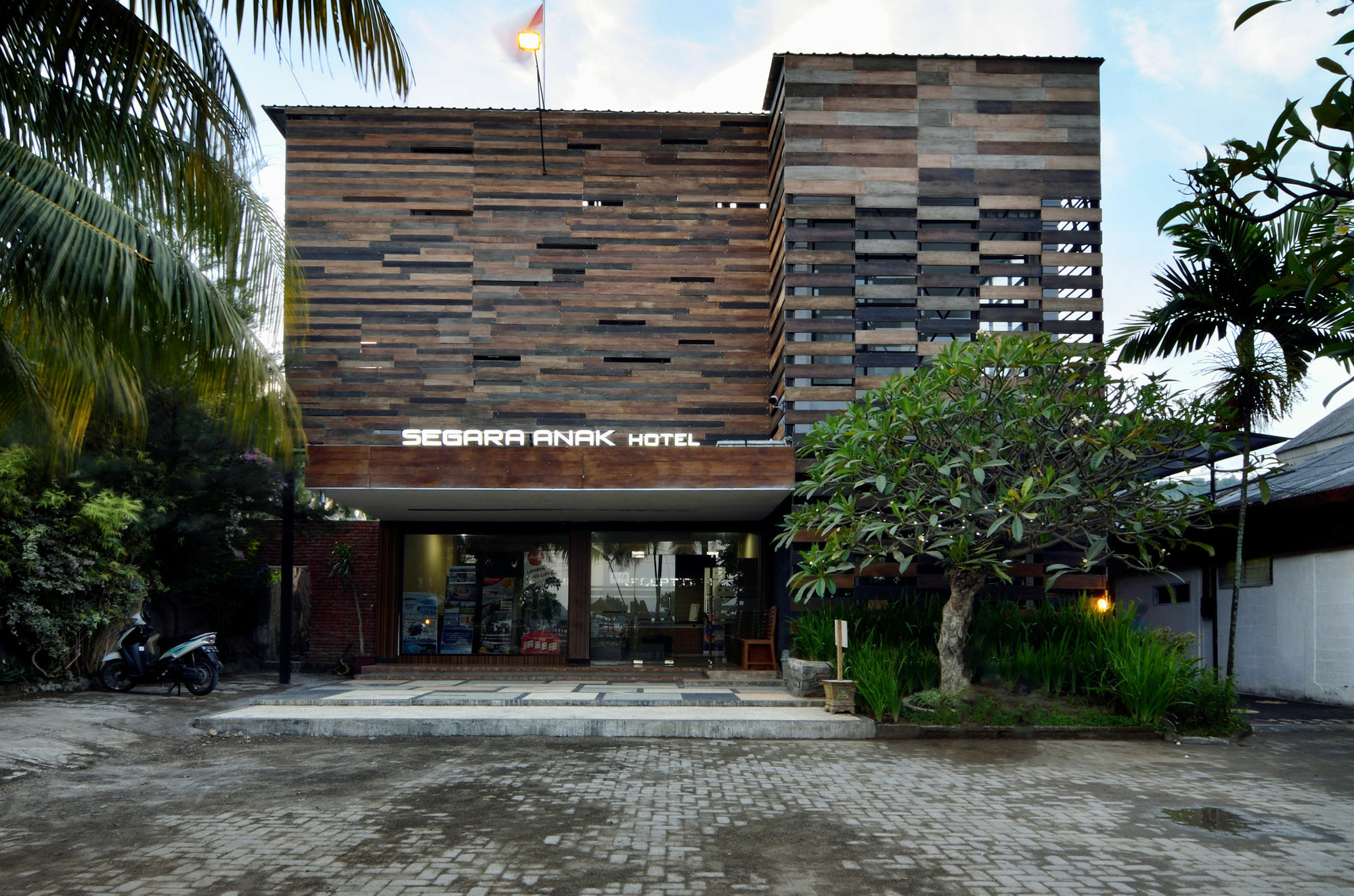 Segara Anak Bungalow & Restaurant Kuta  Esterno foto
